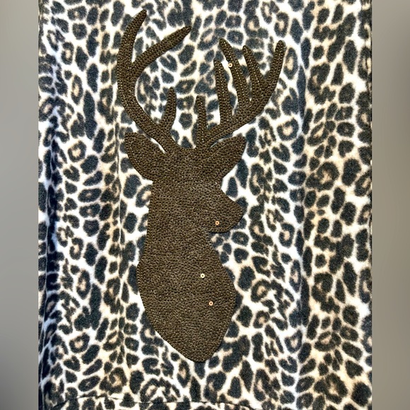 EUC Vanilla Bay Leopard Print Sequin Deer Long Sleeve Top - Picture 9 of 12